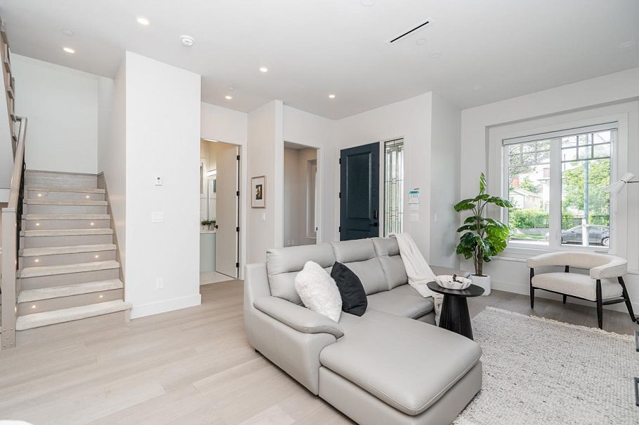 48 E 57th Avenue Vancouver, BC - 4