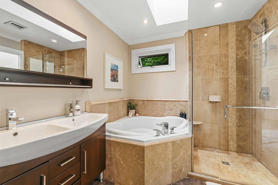 1610 Ross Road North Vancouver, BC - 20
