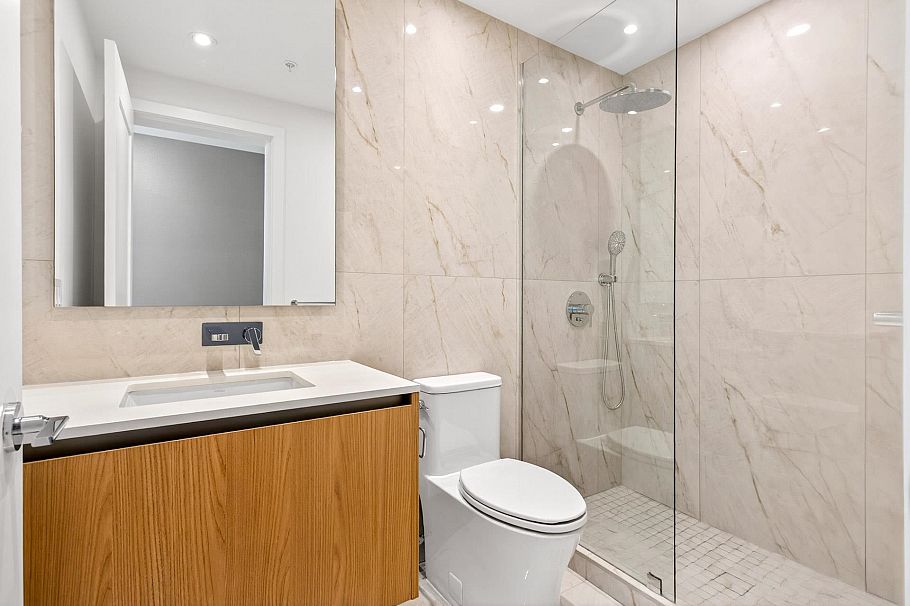 1203 135 E 13th Street North Vancouver, BC - 32