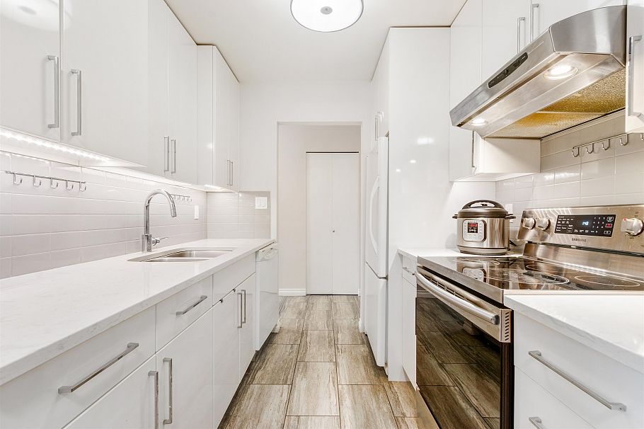 324 4373 Halifax Street Burnaby, BC - 9
