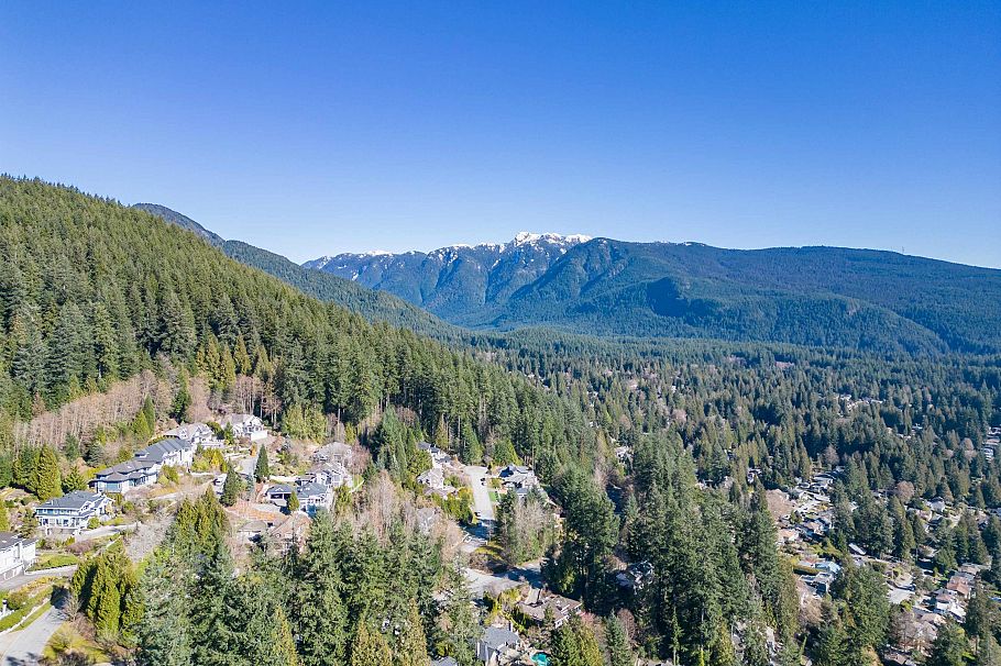 3866 Michener Way North Vancouver, BC - 35