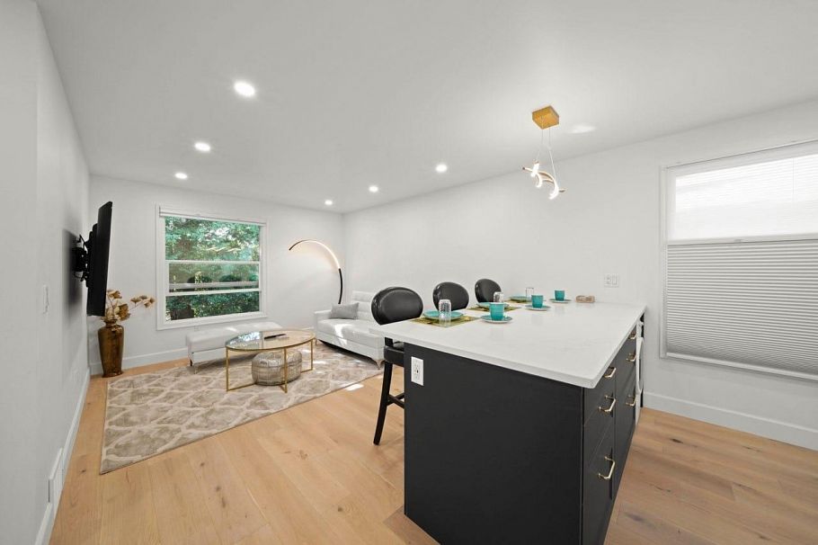 1620 Mclean Drive Vancouver, BC - 1