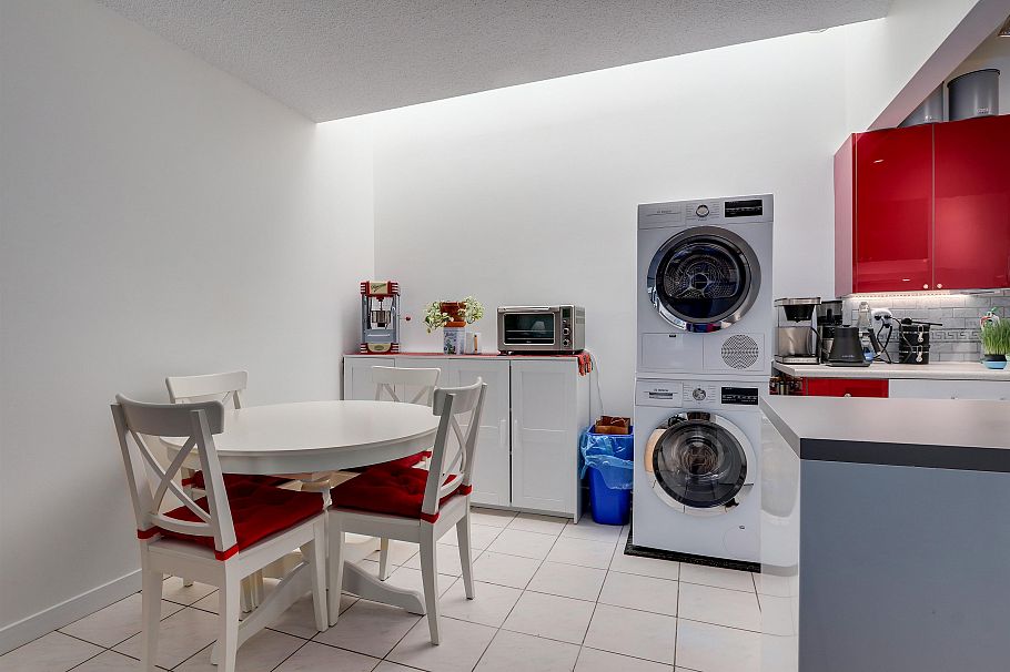 311 1420 E 8th Avenue Vancouver, BC - 8