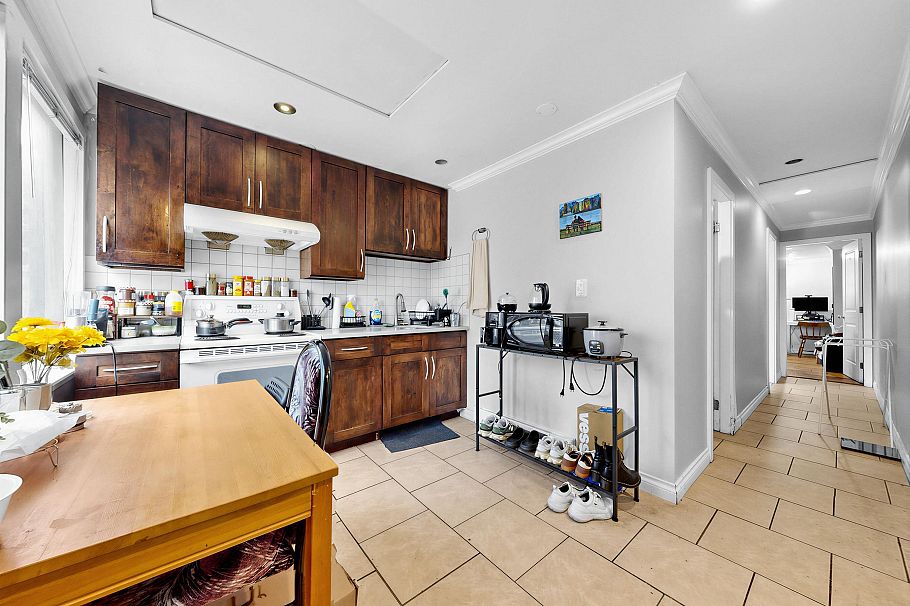 3628 Dunbar Street Vancouver, BC - 30
