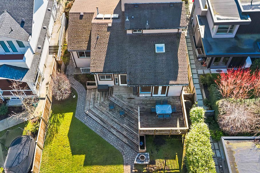 1140 W 20th Street North Vancouver, BC - 25