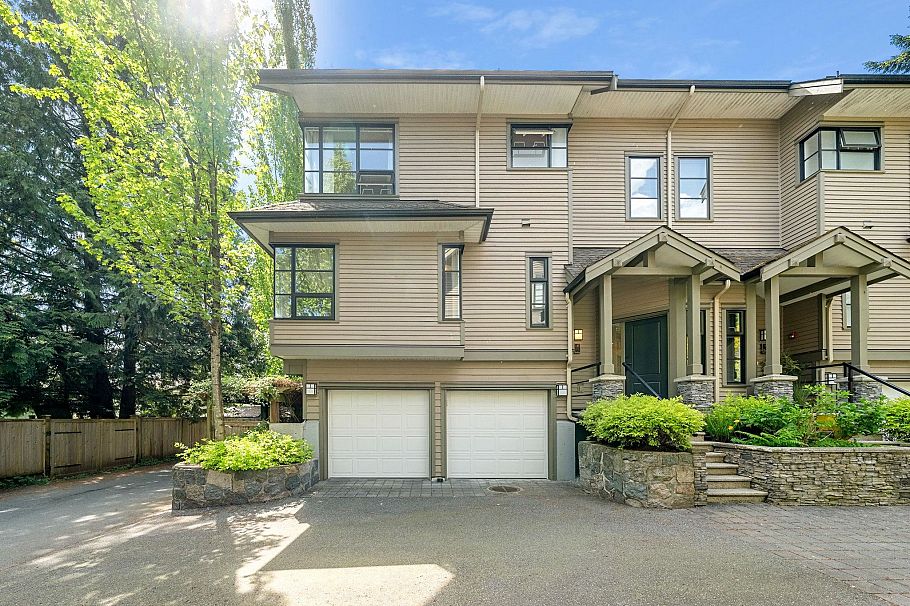 15 3150 Sunnyhurst Road North Vancouver, BC - 4
