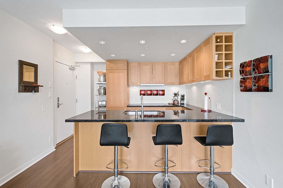 2001 821 Cambie Street Vancouver, BC - 1