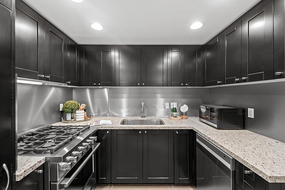 303 1133 Homer Street Vancouver, BC - 5