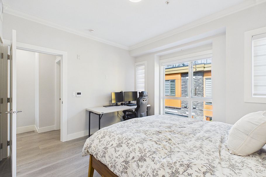 23 7565 Oak Street Vancouver, BC - 14