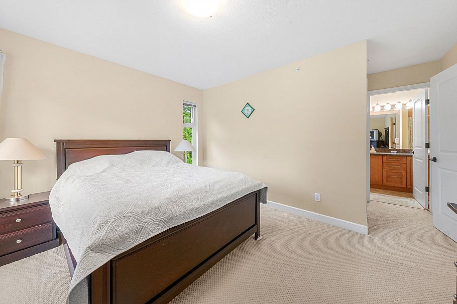 15 3150 Sunnyhurst Road North Vancouver, BC - 31
