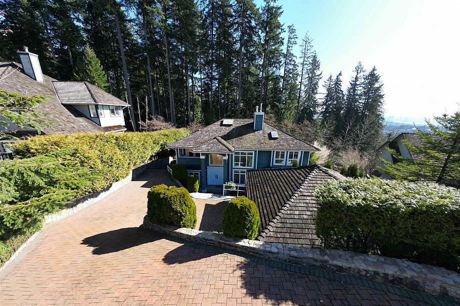 3866 Michener Way North Vancouver, BC - 2