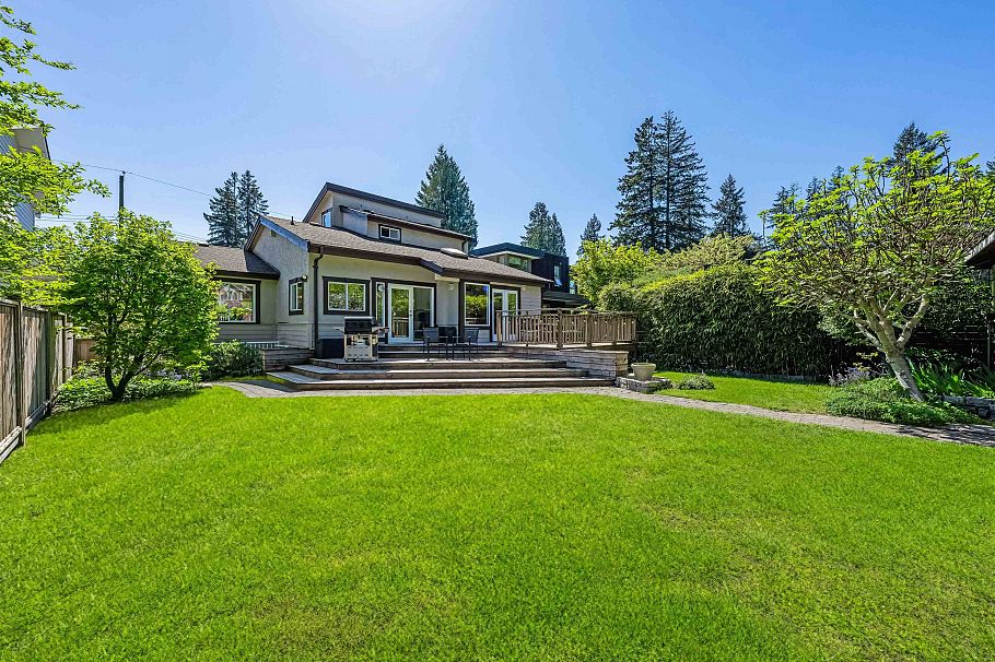 1140 W 20th Street North Vancouver, BC - 3
