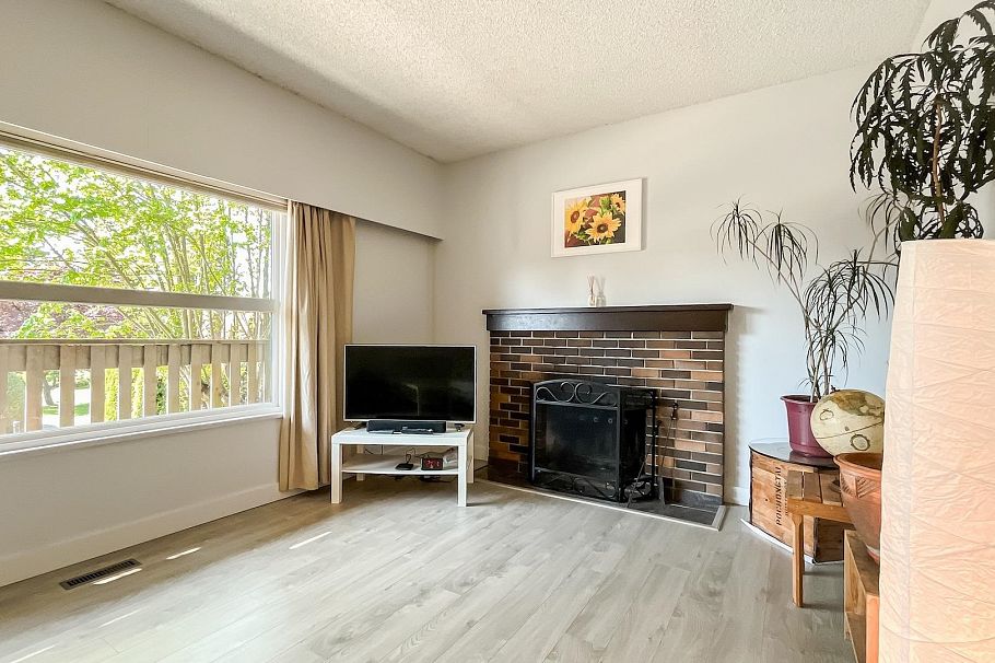 985 Old Lillooet Road North Vancouver, BC - 6