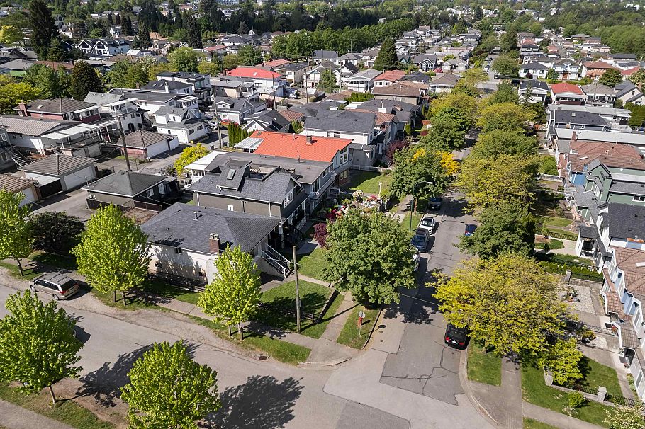 2798 E 24th Avenue Vancouver, BC - 6