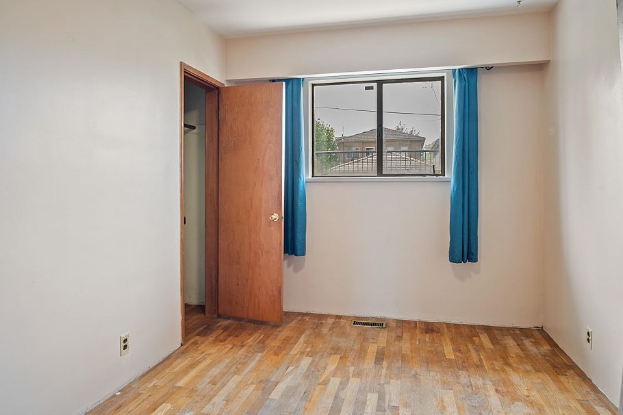 2798 E 24th Avenue Vancouver, BC - 32
