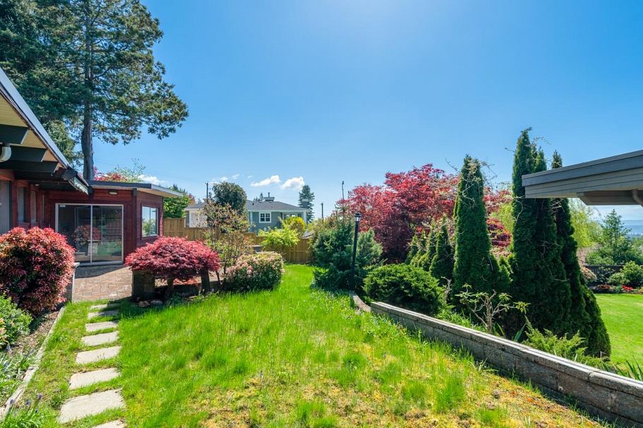 241 W Balmoral Road North Vancouver, BC - 27