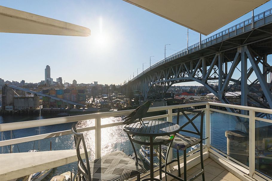 805 628 Kinghorne Mews Vancouver, BC - 1