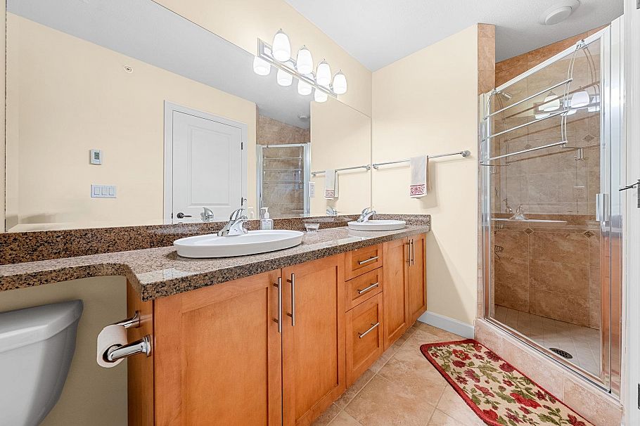 15 3150 Sunnyhurst Road North Vancouver, BC - 32
