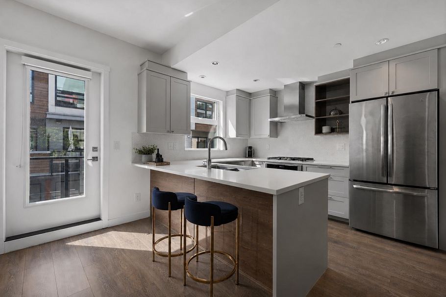21 856 Orwell Street North Vancouver, BC - 1