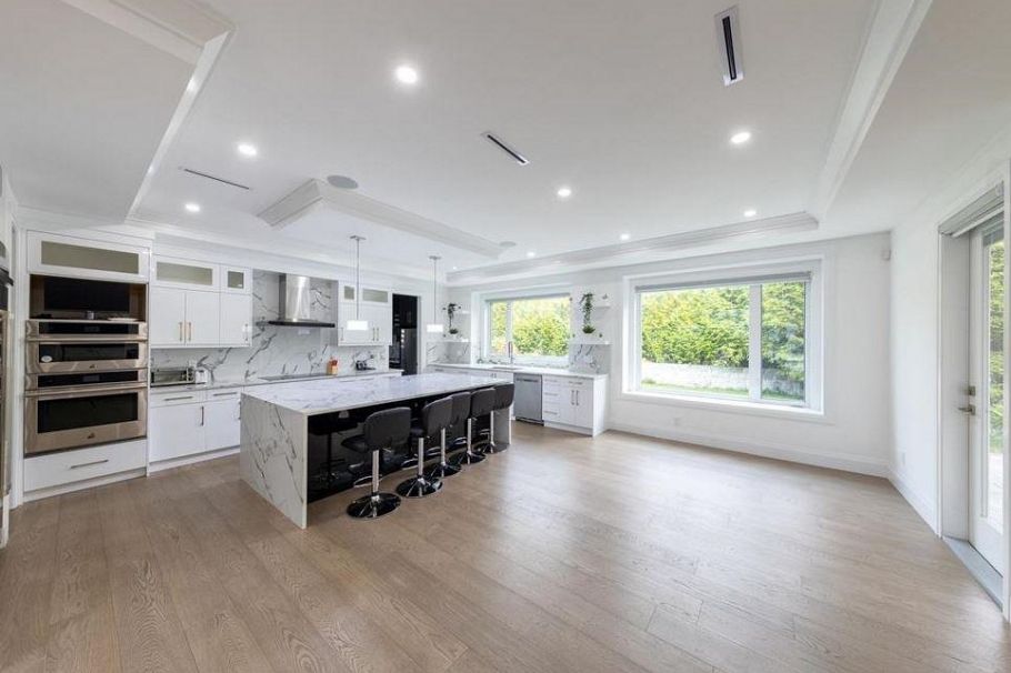 3560 Highland Boulevard North Vancouver, BC - 2