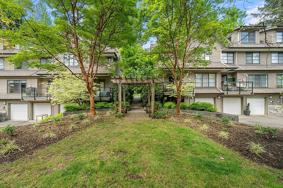 15 3150 Sunnyhurst Road North Vancouver, BC - 2