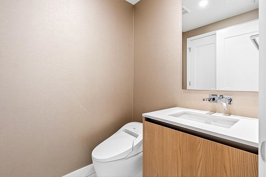 1203 135 E 13th Street North Vancouver, BC - 34