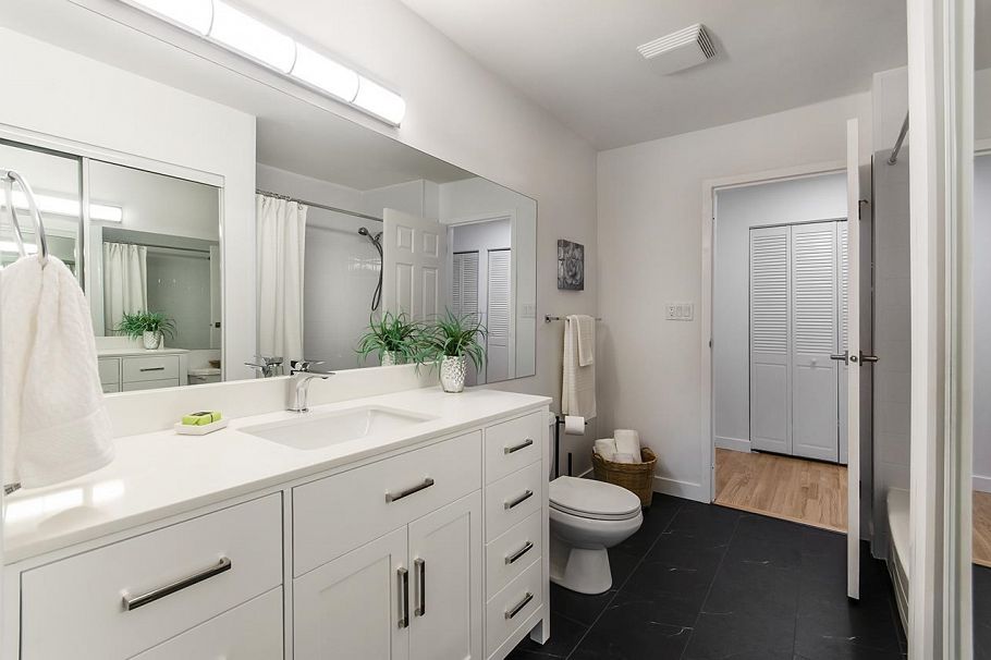 303 1610 Chesterfield Avenue North Vancouver, BC - 17