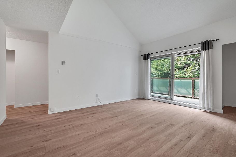311 4363 Halifax Street Burnaby, BC - 5