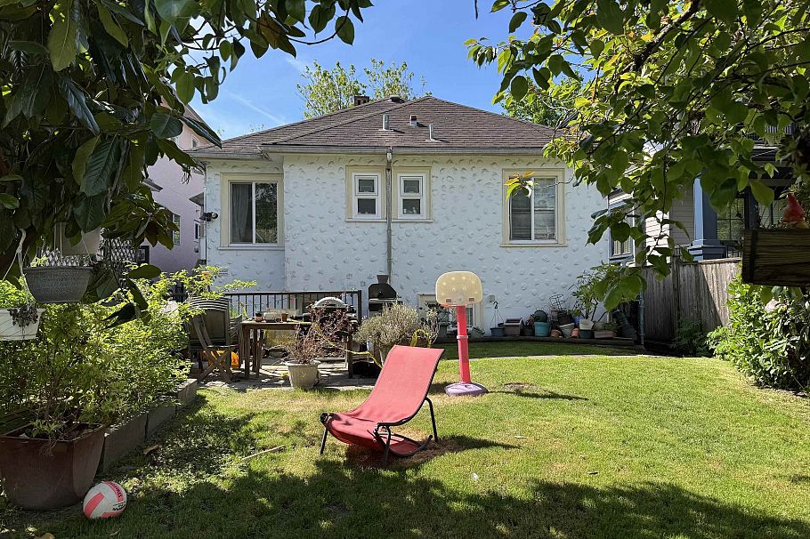 185 W 23rd Avenue Vancouver, BC - 4