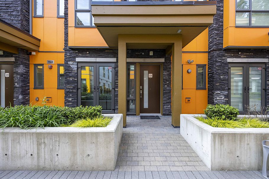 23 7565 Oak Street Vancouver, BC - 1