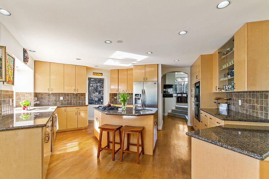 3866 Michener Way North Vancouver, BC - 10