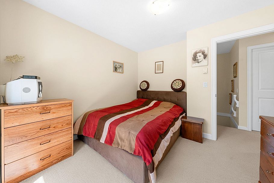 15 3150 Sunnyhurst Road North Vancouver, BC - 27