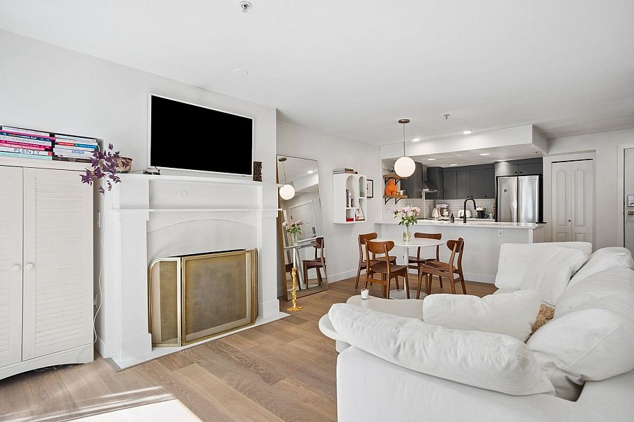 15 3036 W 4th Avenue Vancouver, BC - 4