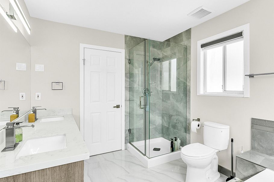 3466 Dieppe Drive Vancouver, BC - 34