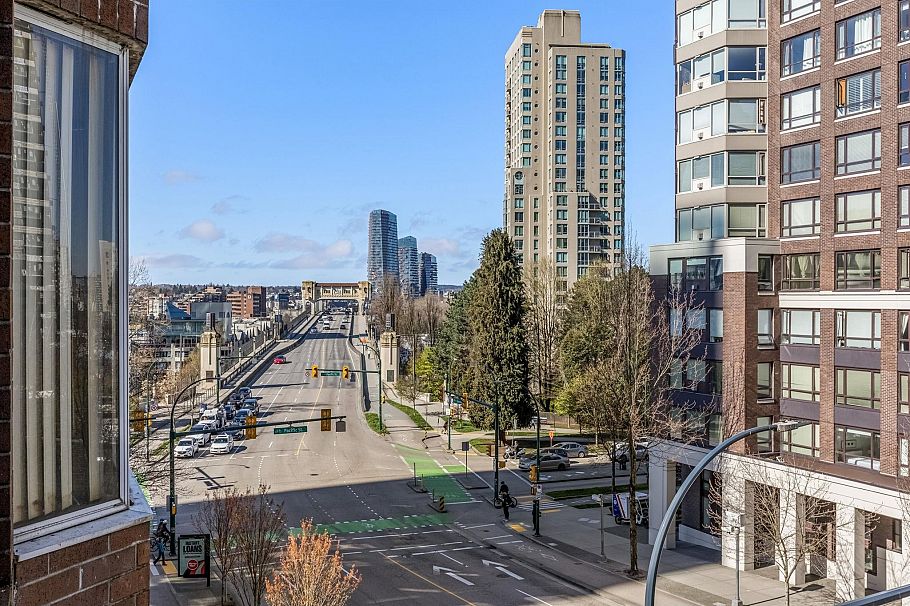411 1330 Burrard Street Vancouver, BC - 17