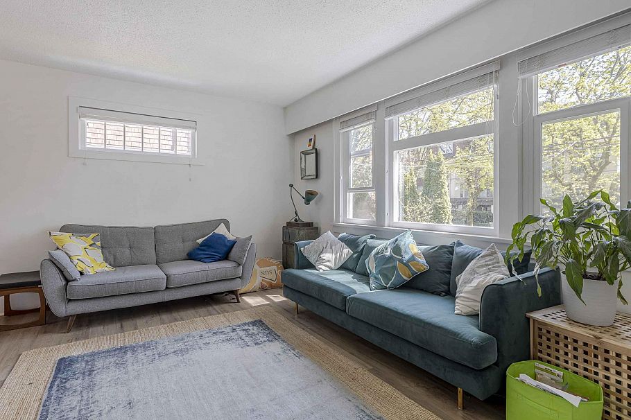 2325 W 8th Avenue Vancouver, BC - 9