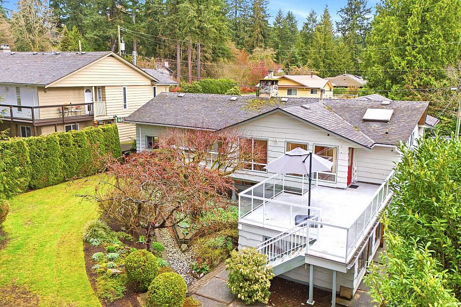 2522 Bronte Drive North Vancouver, BC - 21