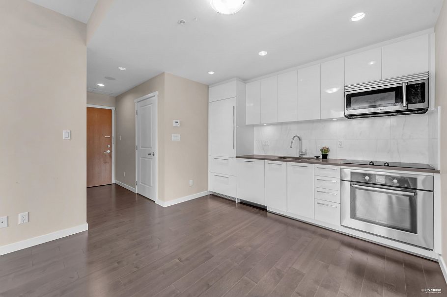 1907 5728 Berton Avenue Vancouver, BC - 5