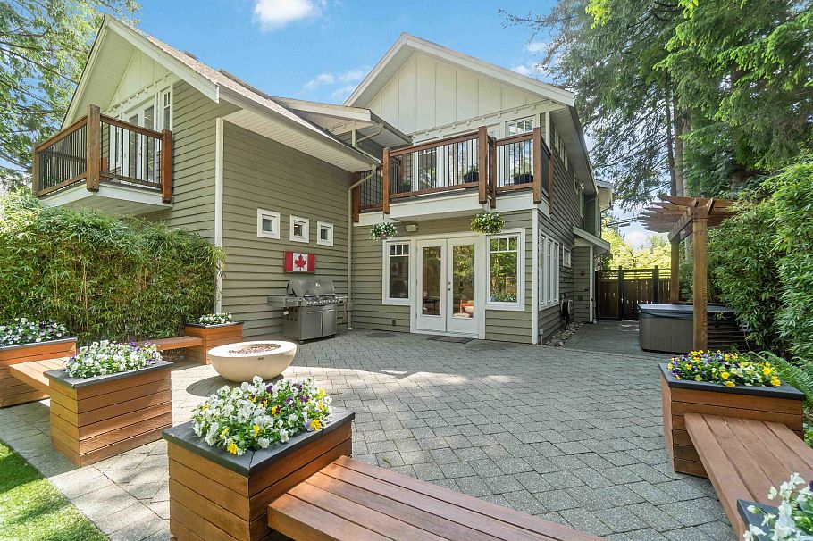 1610 Ross Road North Vancouver, BC - 35