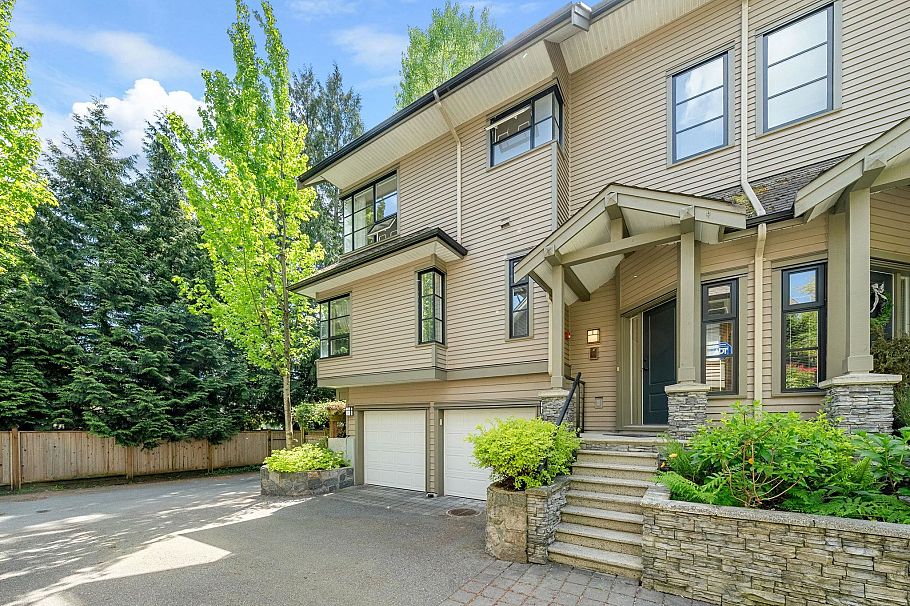 15 3150 Sunnyhurst Road North Vancouver, BC - 5