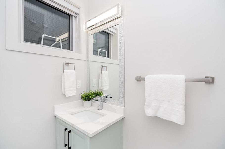 48 E 57th Avenue Vancouver, BC - 17