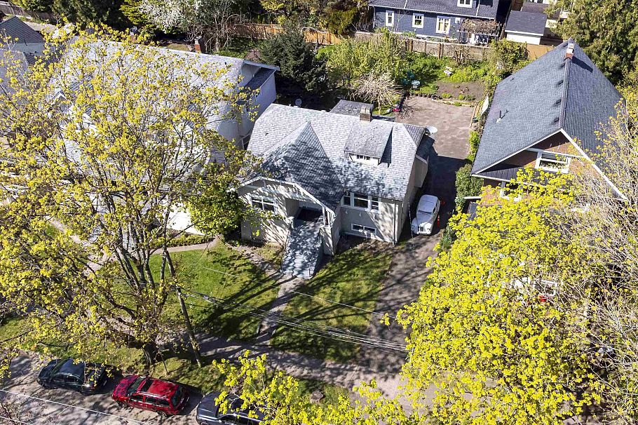 2325 W 8th Avenue Vancouver, BC - 29