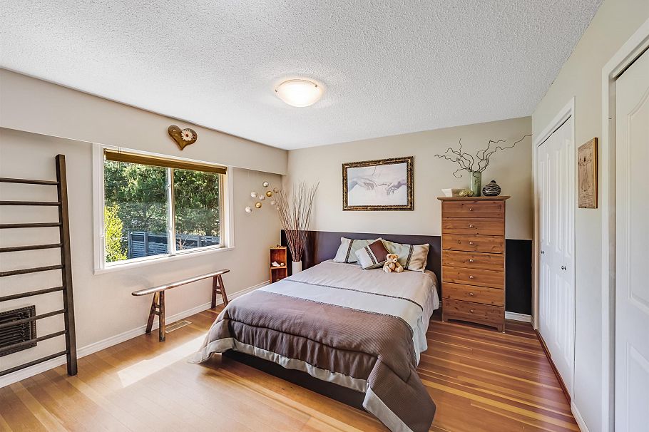 1140 W 20th Street North Vancouver, BC - 14