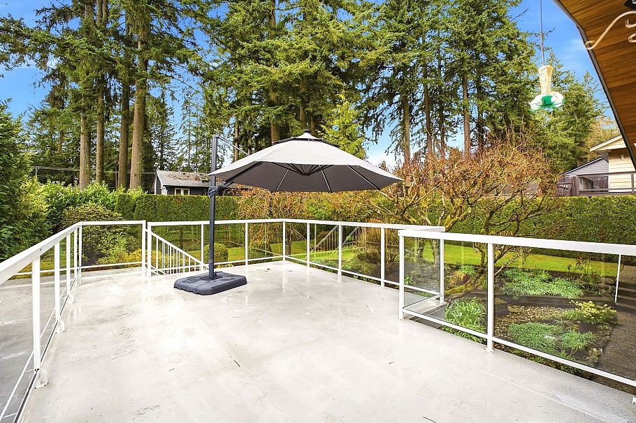2522 Bronte Drive North Vancouver, BC - 22