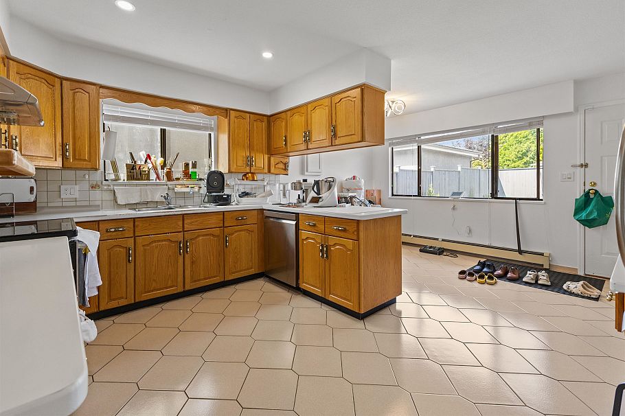 189 W 46th Avenue Vancouver, BC - 9