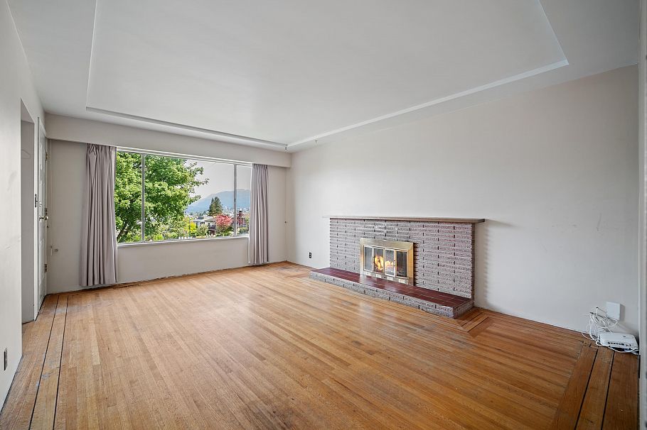 2798 E 24th Avenue Vancouver, BC - 8