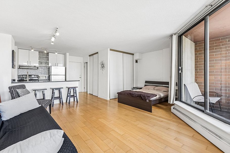 411 1330 Burrard Street Vancouver, BC - 1