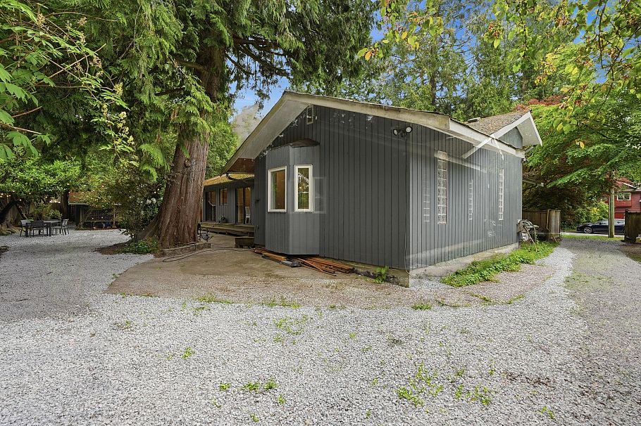 909 Seymour Boulevard North Vancouver, BC - 32