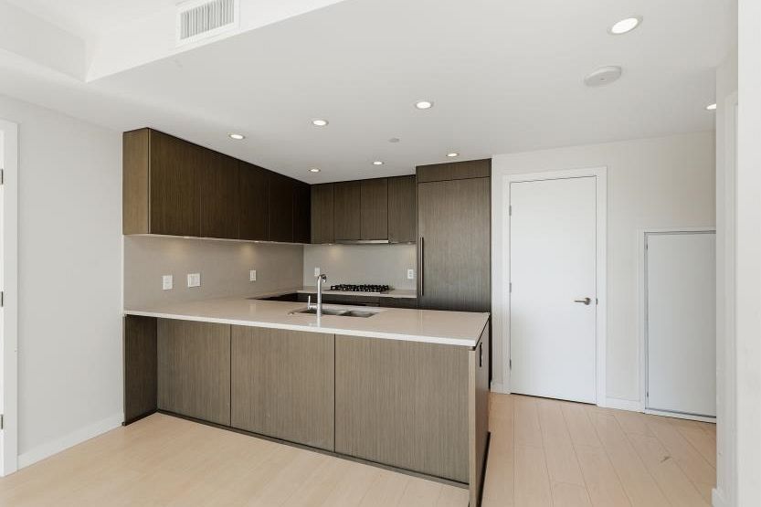 1702 125 14th Street North Vancouver, BC - 21