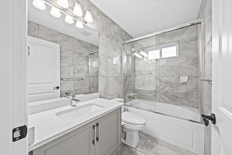 1720 Sutherland Avenue North Vancouver, BC - 4